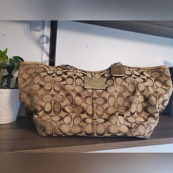 Coach Classic Monogram Shoulder Bag - Picture 9 of 10